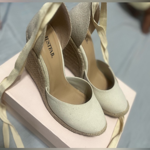 Linen Wedges - Picture 3 of 5